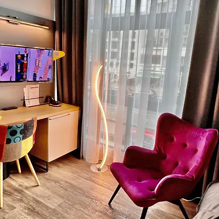 Hotel In Der Grünen Zitadelle Von Magdeburg Aparthotel 4*