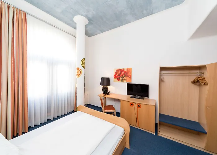 Hotel In Der Grünen Zitadelle Von Magdeburg Aparthotel 4*